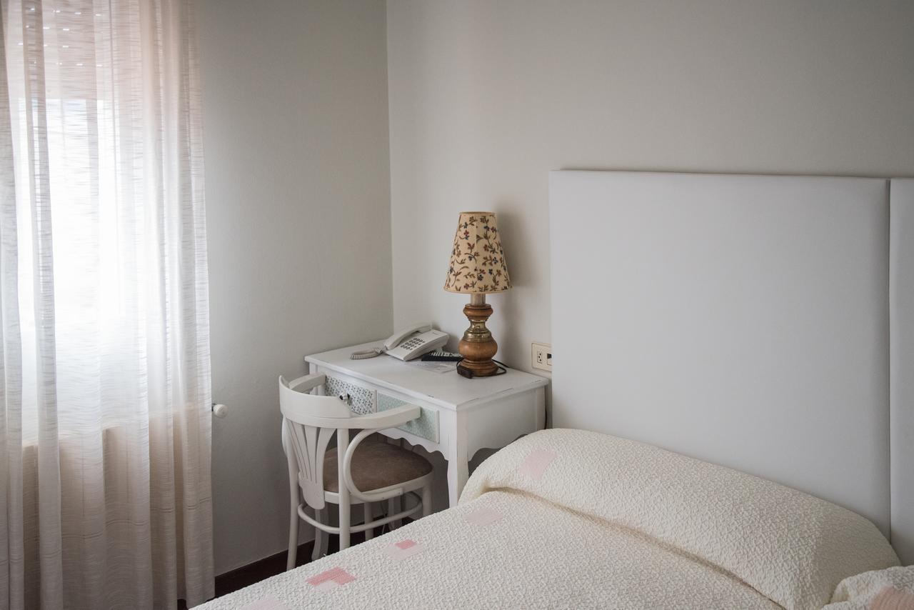 Hostal Antolin Redondela Extérieur photo
